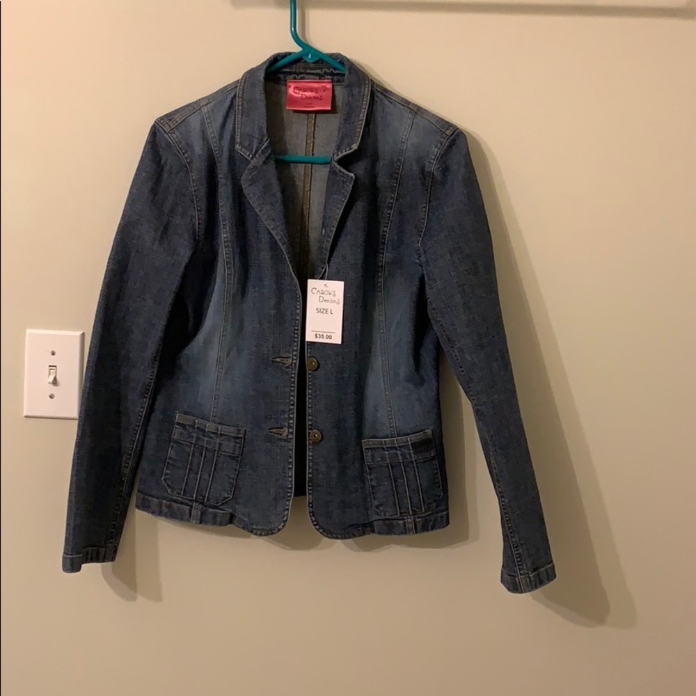 Never been worn before denim jacket! Size L 💕